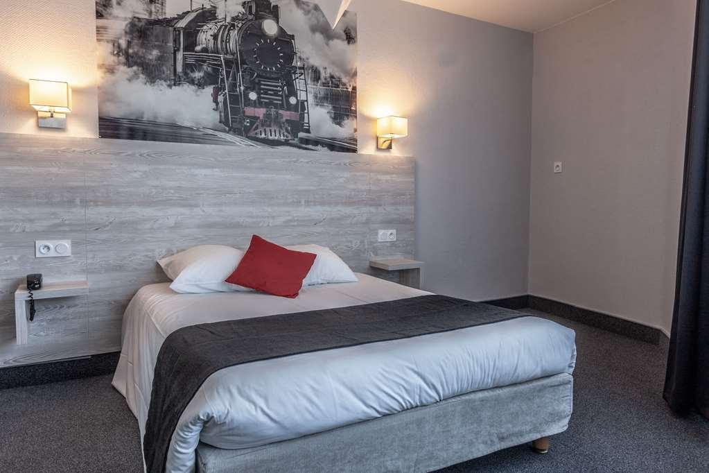 Campanile Grenoble Centre Gare Hotel Room photo