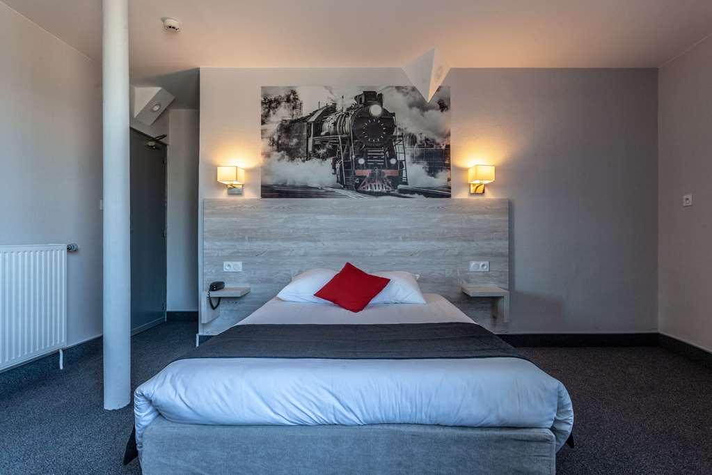 Campanile Grenoble Centre Gare Hotel Room photo