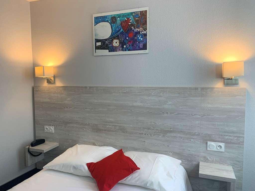 Campanile Grenoble Centre Gare Hotel Room photo