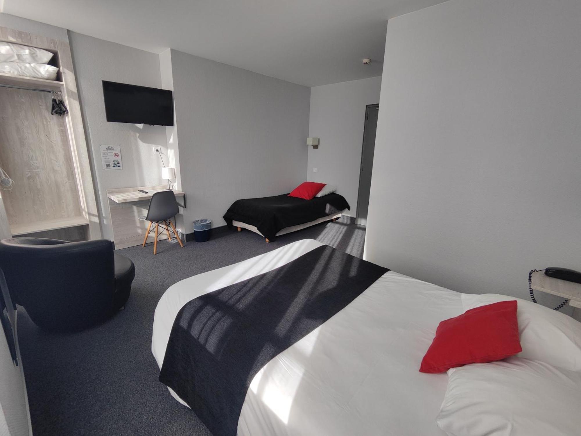 Campanile Grenoble Centre Gare Hotel Exterior photo