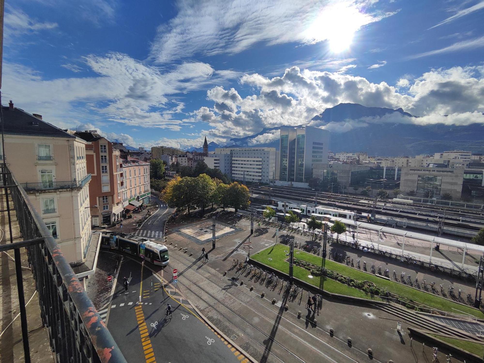 Campanile Grenoble Centre Gare Hotel Exterior photo